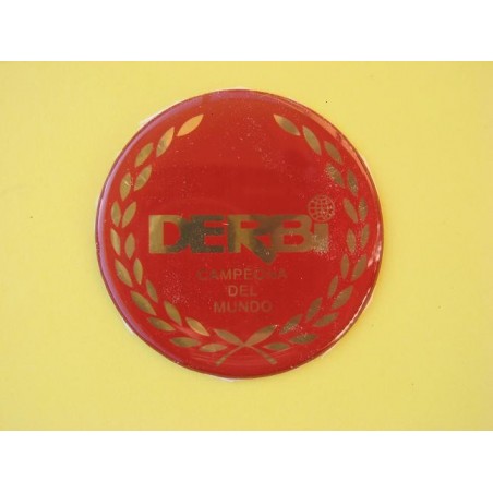 Derbi emblema del deposito en rojo y oro